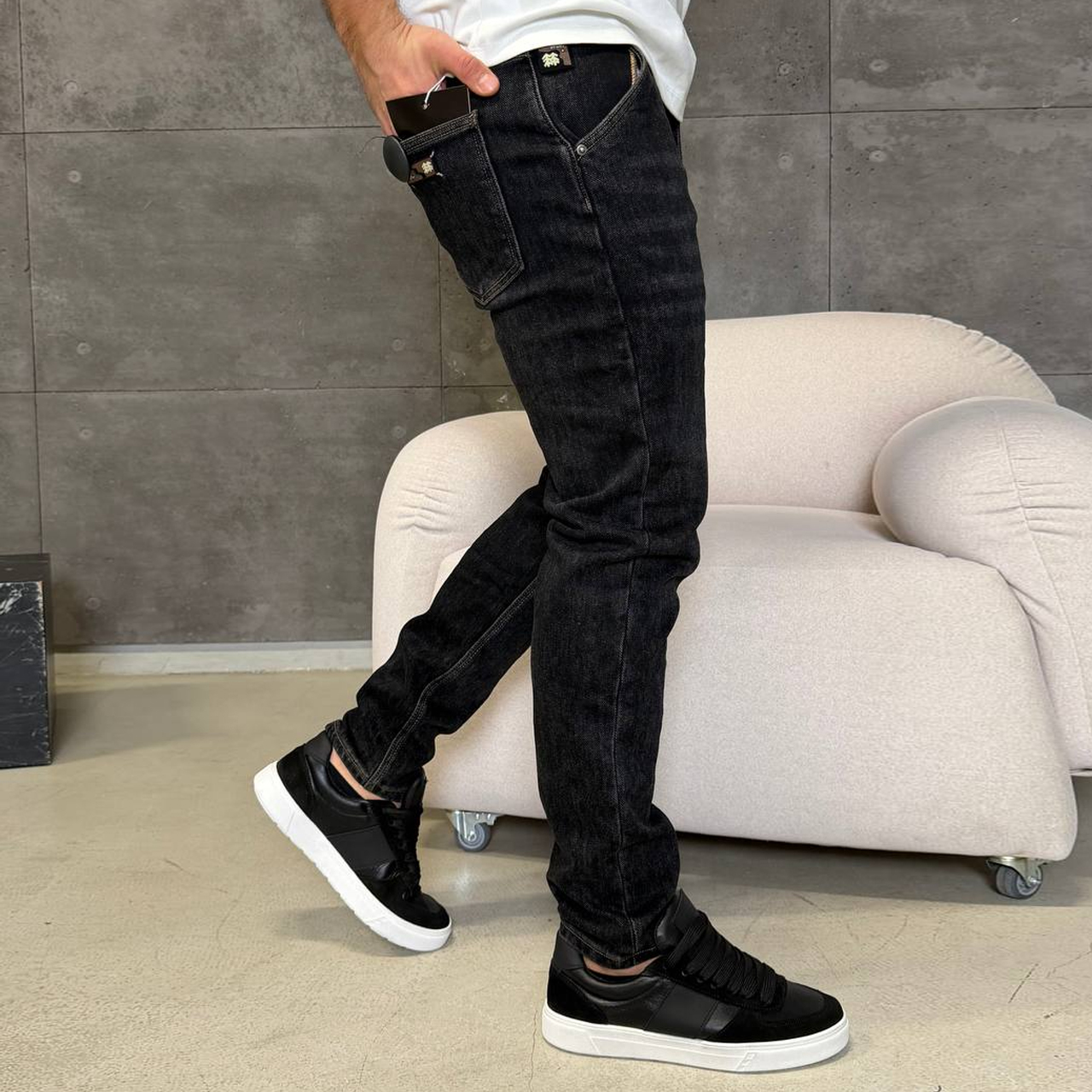 Джинси Slim Mom чорні з потертостями фліс