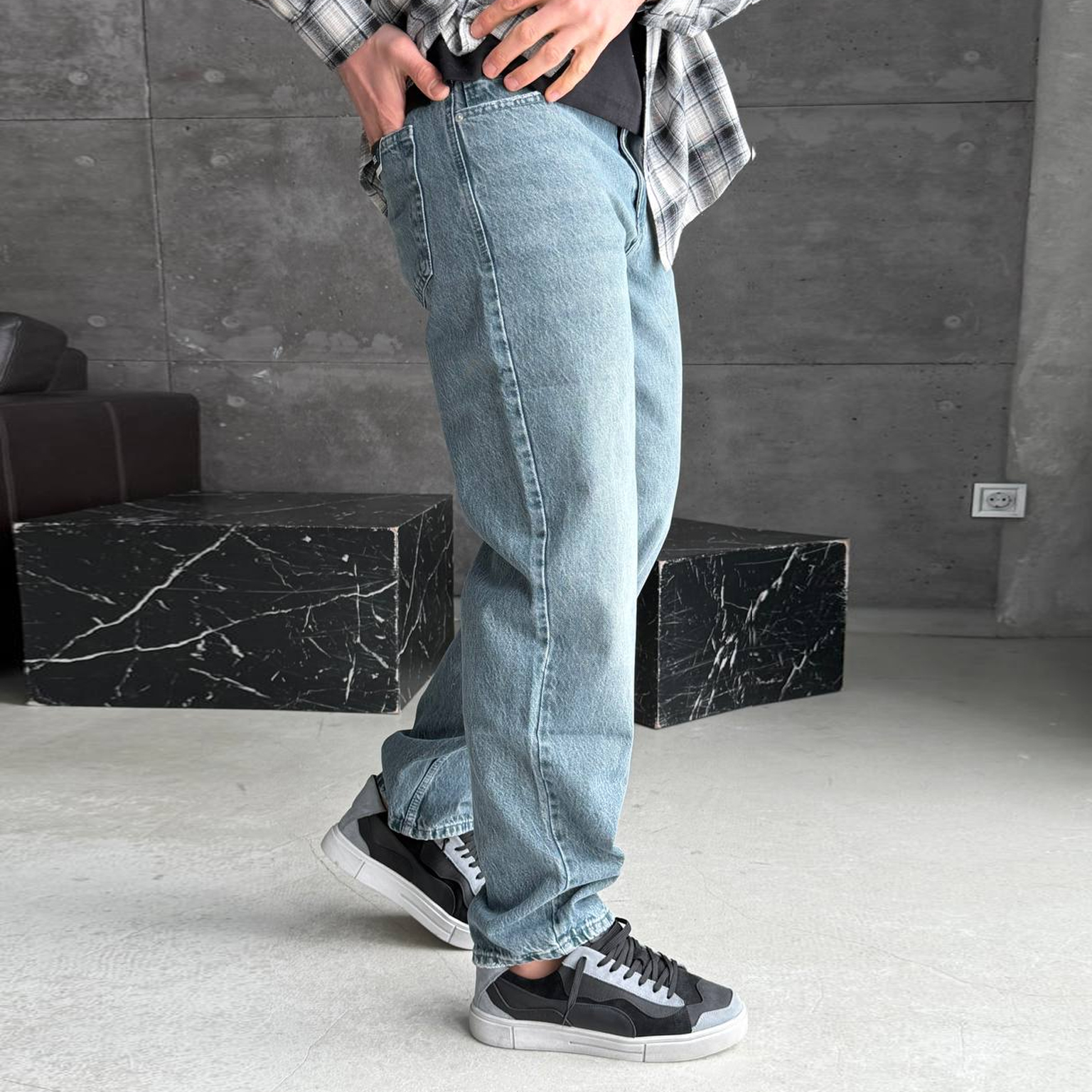 Джинси прямі сіро-блакитні з потертістю 3222