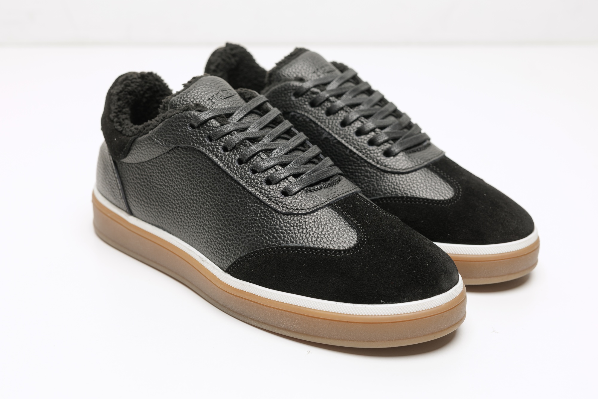 Кеди HARD Piana хутро чорні шкіра 2404-11