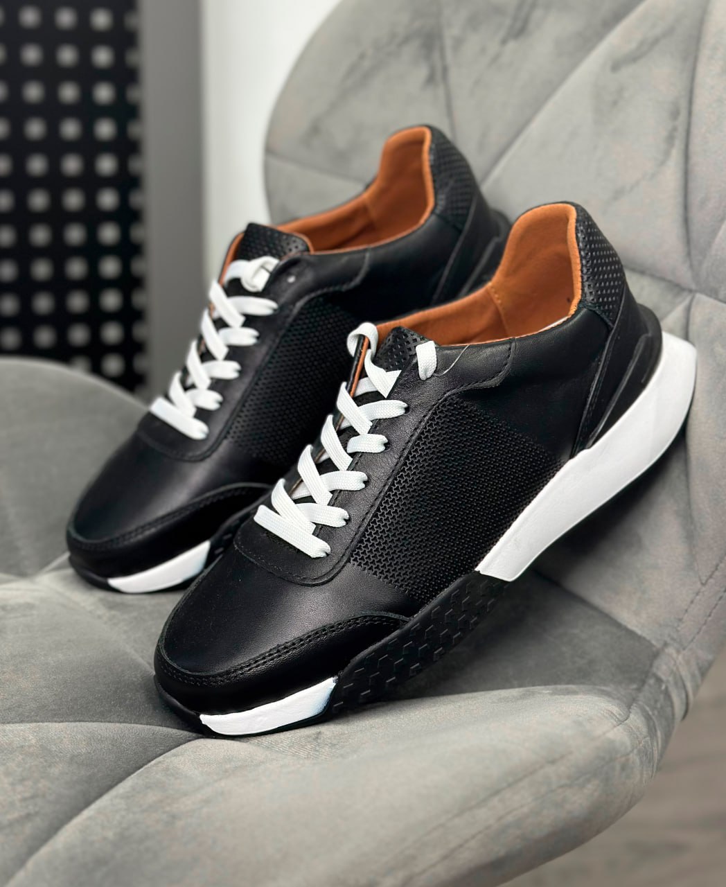 Кросівки HARD шкіряні, чорні 1502-2