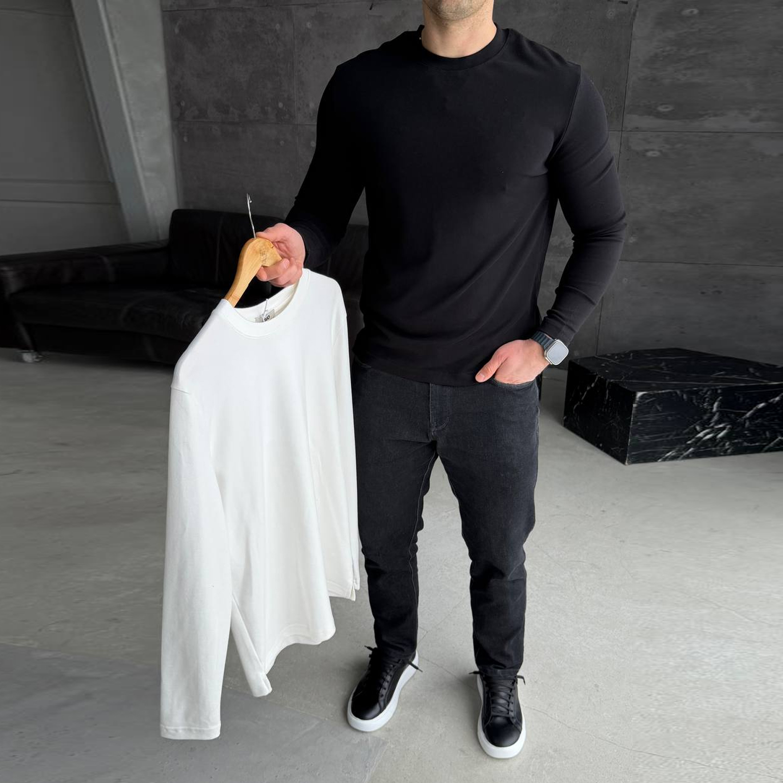 Футболка з довгим рукавом чорна 732-1